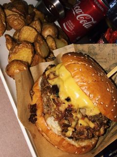 Una foto de Hamburguesa Kevin Bacon