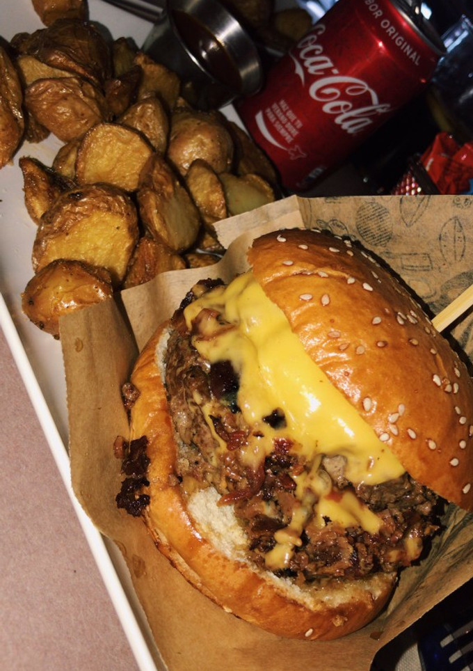 Una foto de Hamburguesa Kevin Bacon