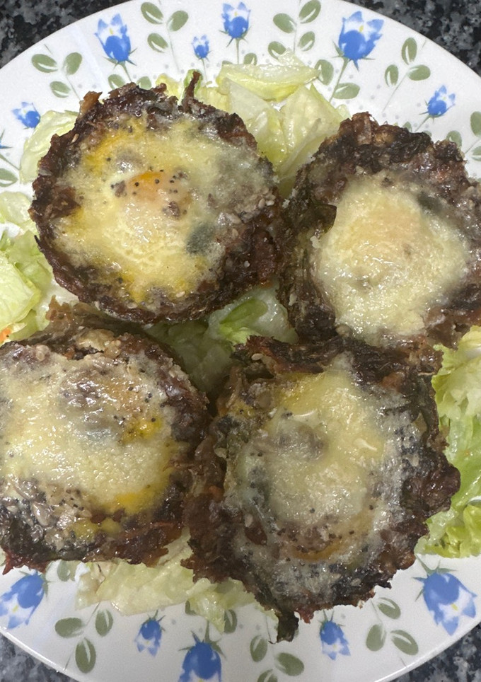 Una foto de 568. Nidos de patata y verdura con huevos de codorniz (entrante)