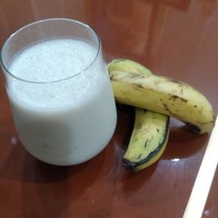 A picture of Banana oats samoothie.