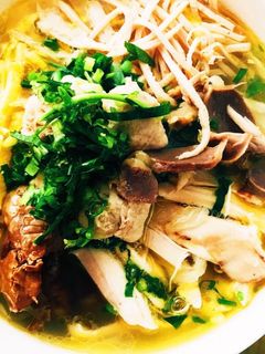 Hình của món Bún thang.