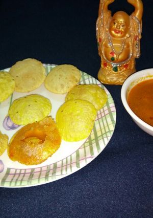 A picture of Nagouri puri with potato sabji.