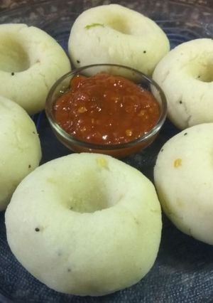 પુન્ડી ઊંડી રાઈસ બોલ(pundi undi rice ball recipe in Gujarati) રેસીપી મુખ્ય ફોટો