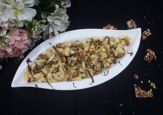 Chikki And Fruity Chocolaty Chaat (Peanut Brittle Chaat)