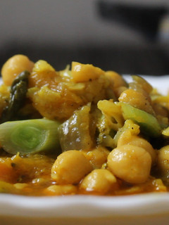 Una foto de Garbanzos con verduras - 👉 Recetas Veganas Fáciles