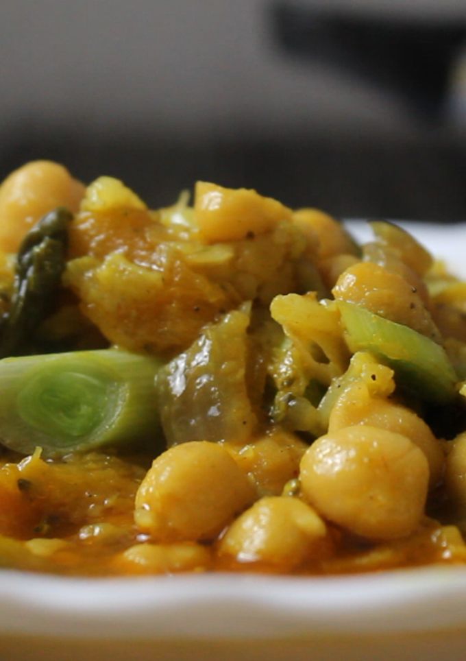 Una foto de Garbanzos con verduras - 👉 Recetas Veganas Fáciles