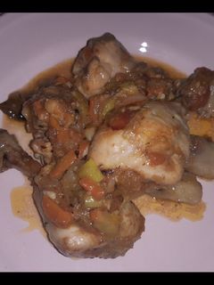 Una foto de Muslitos en salsa al oloroso