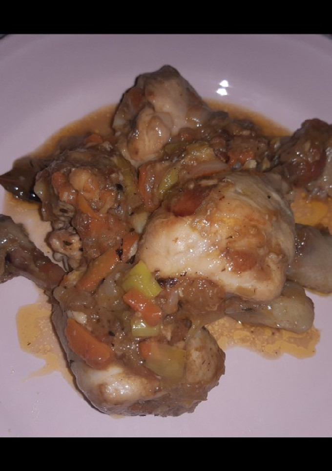 Una foto de Muslitos en salsa al oloroso