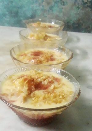 A picture of Dates and apple  custard.