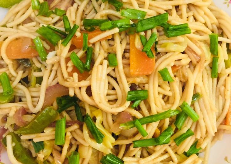 Veg.Hakka noodles