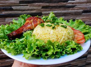 Hình của món Cơm chiên đùi gà.