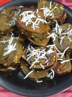 અળવી ના પાત્રા (Arvi Patra Recipe In Gujarati) રેસીપી મુખ્ય ફોટો