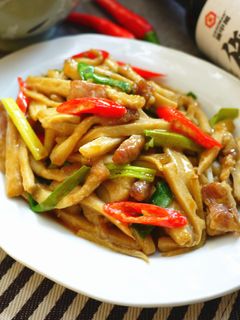 【御釀快炒提味】竹筍炒肉絲 的食譜成品照片