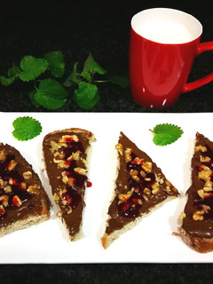 Una foto de The Rustik Bakery de cereales y semillas con chocolate y nueces