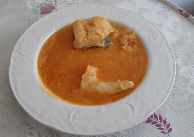 Sopa de pescado ligera