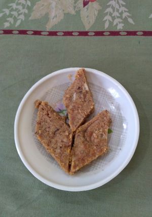A picture of Bhune mawa ki barfi.