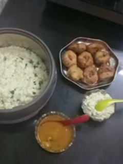 வெண்பொங்கல்...(venpongal recipe in tamil) செய்முறை முக்கிய புகைப்படம்