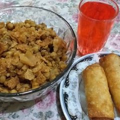 A picture of Spicy Channa chaat.