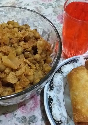 A picture of Spicy Channa chaat.