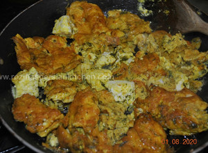 A picture of Persian Scrambled eggs with Feta Cheese and Dillپنیر برشته گیلانی.
