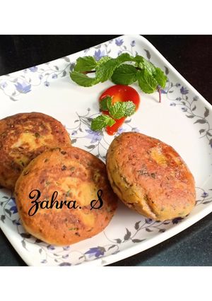 A picture of Crispy Aloo besan tikki.