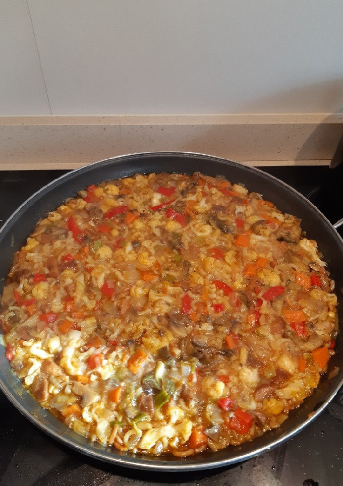 Una foto de Fideuá de verduras