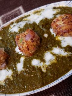 પનીર કોફતા ઇન પાલક ગ્રેવી(Paneer kofta in palak gravy recipe in gujarati) રેસીપી મુખ્ય ફોટો