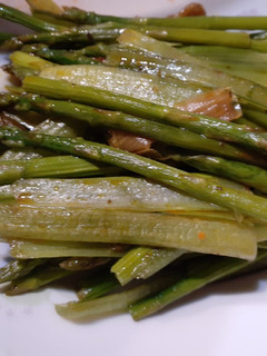 紅薑黃五香醃肉炒小松菜蘆筍 的食譜成品照片
