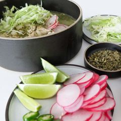 A picture of Pozole Verde con Pollo.