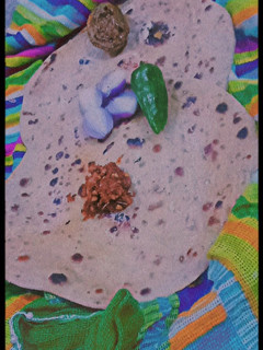 A picture of 5 ingredients Besan roti.