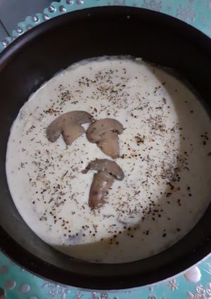 A picture of Sauce Bechamel (Belgian) white-sauce creamy.