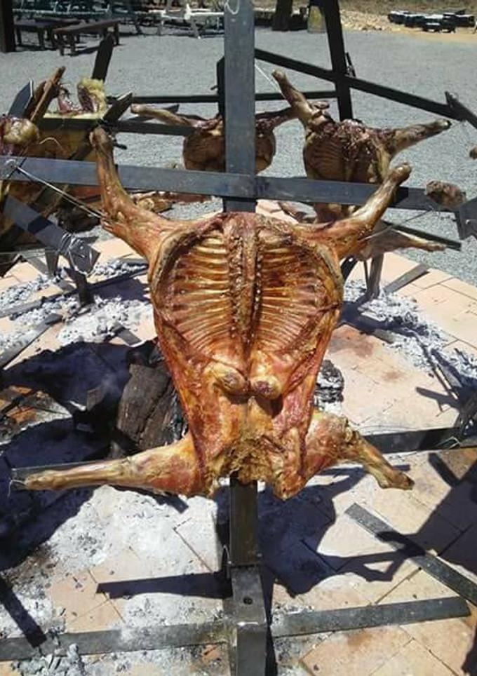 Una foto de Cabrito lechal asado