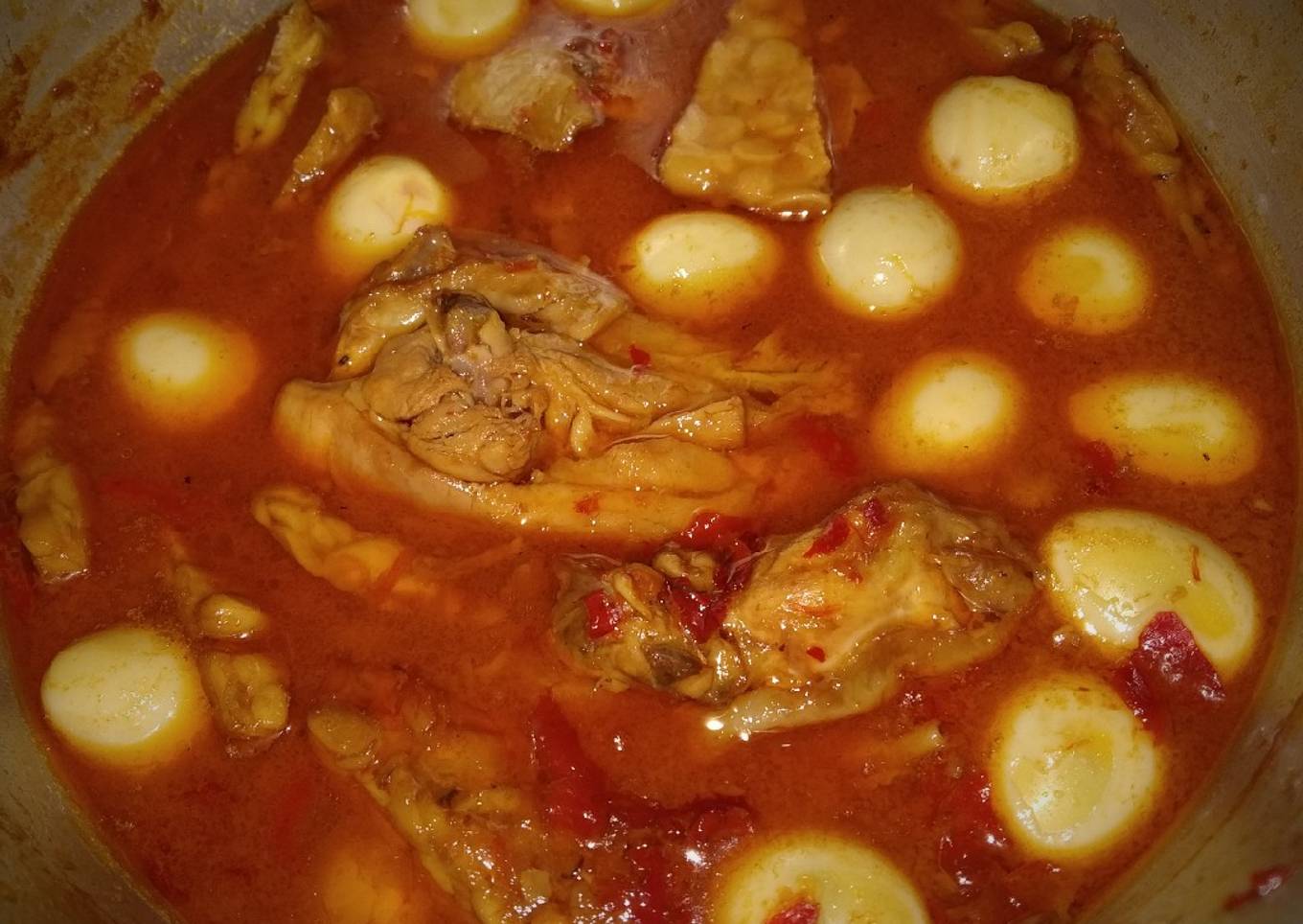 Bali Spesial Telur Puyuh, Ayam, dan Tempe