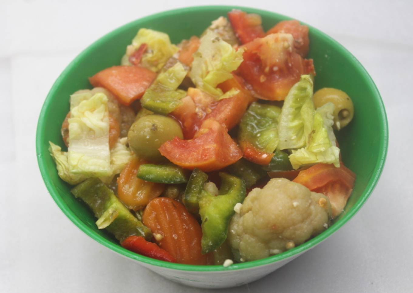 Ensalada básica con encurtidos