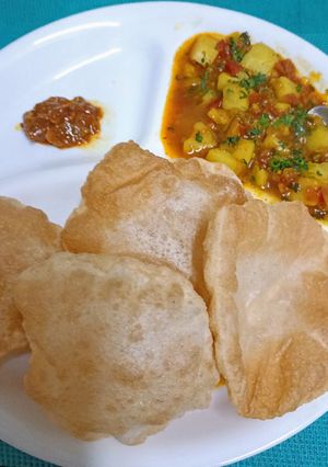 A picture of Punjabi Aloo Puri (Delhi Special Road - Side Breakfast) Under 30 Minutes.