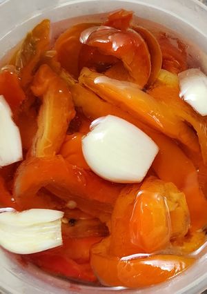 Una foto de Conserva de morrones asados al ajo 🧄
