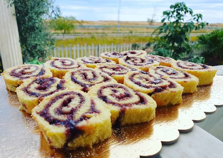 Recetta di Premiato Rotolo alla marmellata di 🍒