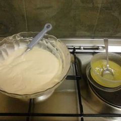 A picture of Sour cream white chocolate frosting.