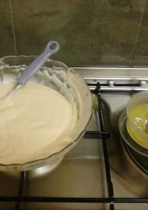 A picture of Sour cream white chocolate frosting.