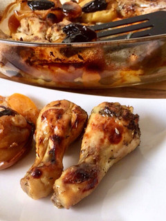 Una foto de Jamoncitos de pollo con manzanas al horno