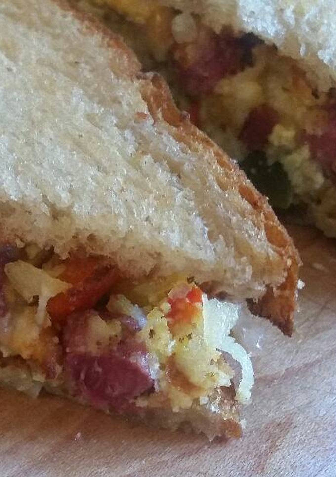 A picture of Midwest Corned Beef & Egg Hash on Rye.