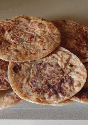 गुळपोळी (Gulpoli Recipe In Marathi) रेसिपी चे मुख्य फोटो 