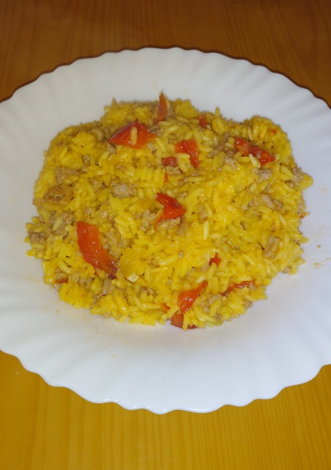 Una foto de Arroz con pimiento rojo y carne picada