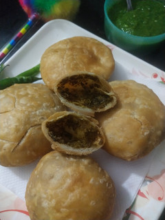 मटर की कचौड़ी(Matar ki kachori recipe in Hindi) रेसिपी मुख्य फोटो