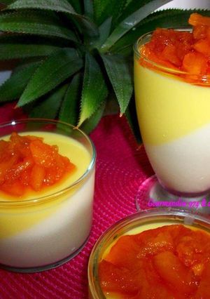 Une photo de Duo de Panna Cotta à la Vanille de Bourbon & Ananas Victoria caramélisé