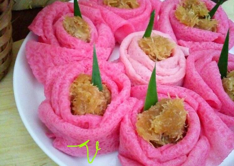 Dadar Gulung Mawar (buah naga)