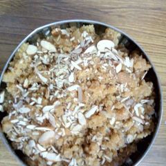 A picture of Shahi suji halwa.