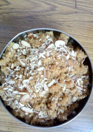 A picture of Shahi suji halwa.