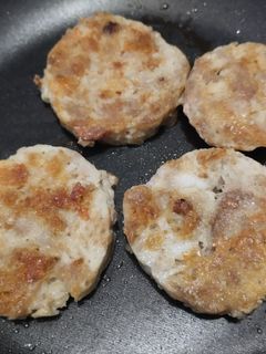 Una foto de Salchichón casero de pollo ahumado🍗🥓🍖
