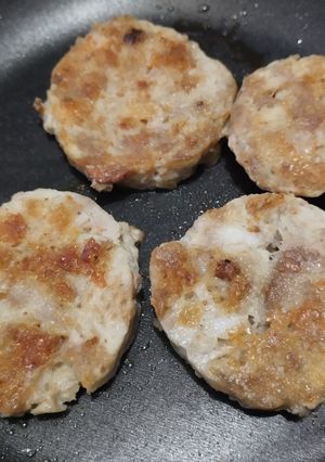 Una foto de Salchichón casero de pollo ahumado🍗🥓🍖